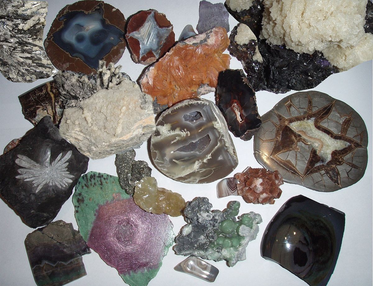 Different_minerals.jpg